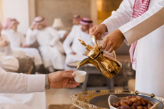 قهوجي وصباب: دليل ضيافة مرتبة لمناسبات الرياض