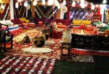 تأجير طاولات خشبية وزجاجية للحفلات في الرياض: خلق أجواء استثنائية لمناسباتك